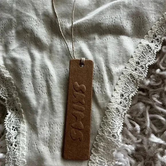 NWT Skims thong - Picture 2 of 4